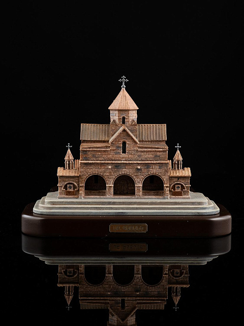 Սուրբ Գայանե Եկեղեցի  (ձեռքով նկարազարդված).