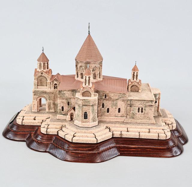 Էջմիածնի մայր տաճար  (ձեռքով նկարազարդված)