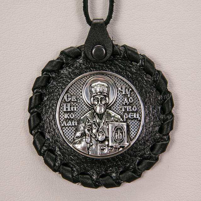 Կախազարդ Սուրբ Նիկողայոս Հրաշագործի պատկերով (հյուսած)