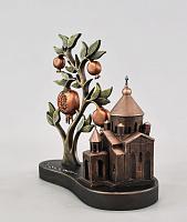 Սուրբ Հռիփսիմե եկեղեցի և նռնենի