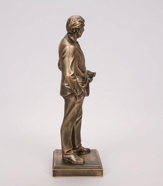  Արձանիկ Ֆրունզիկ (Մհեր) Մկրտչյան 