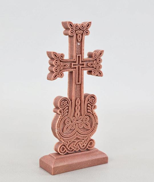 Խաչ պատվանդանով (տուֆի գույն)