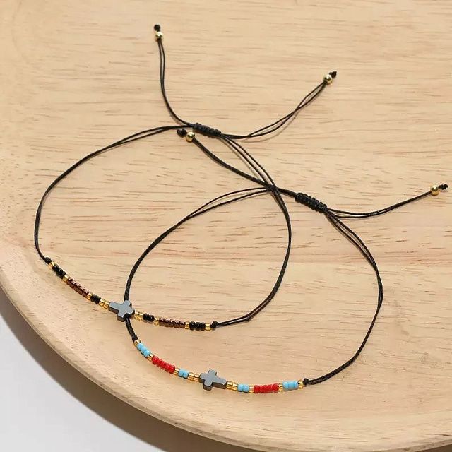 Թևնոց խաչով և հուլունքով 