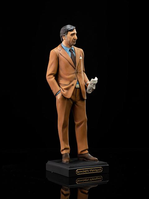  Արձանիկ Ֆրունզիկ (Մհեր) Մկրտչյան (ձեռքով նկարազարդված) 