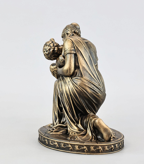 Արձանիկ Մայր և մանուկ