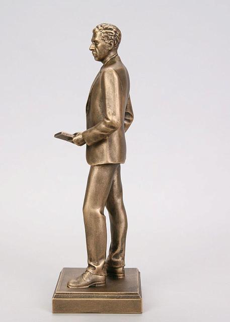 Արձանիկ Եղիշե Չարենց