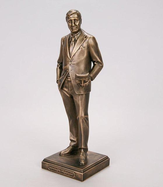  Արձանիկ Ֆրունզիկ (Մհեր) Մկրտչյան 