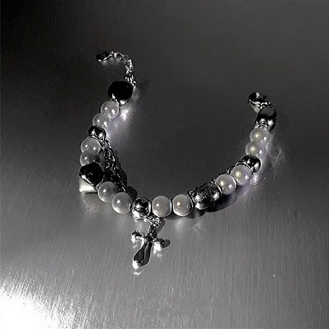 Թևնոց խաչով