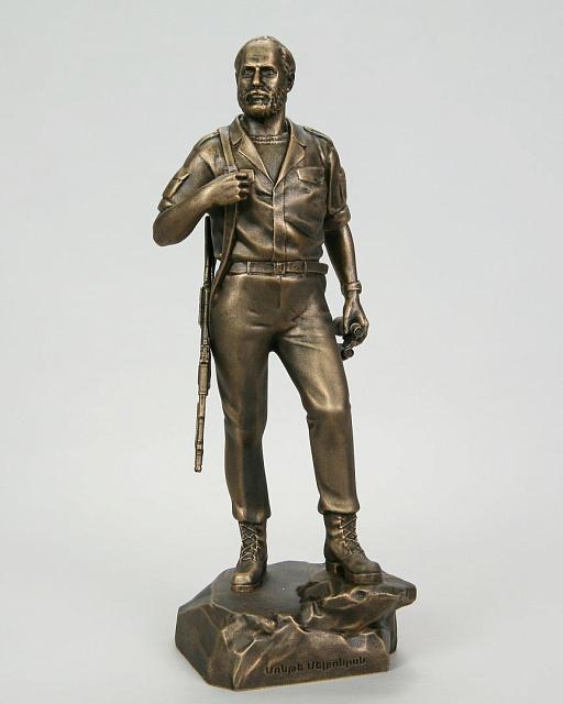 Արձանիկ Մոնտե (Ավո) Մելքոնյան