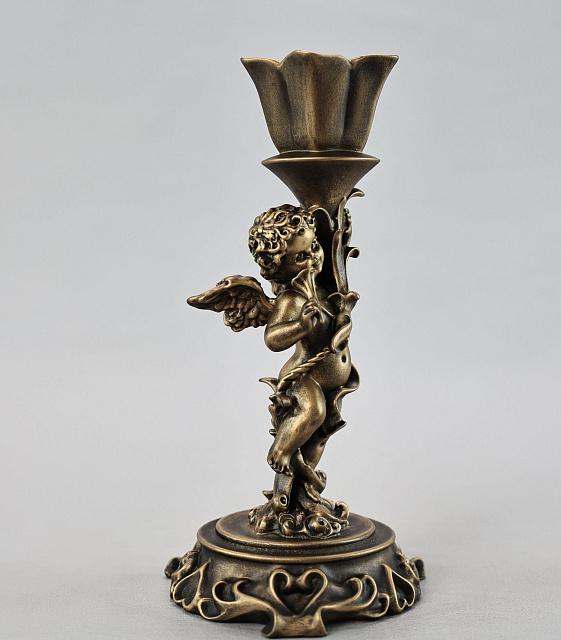 Մոմակալ հրեշտակով (ձախ) գույն․ բրոնզ