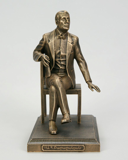 Արձանիկ Առնո Բաբաջանյան