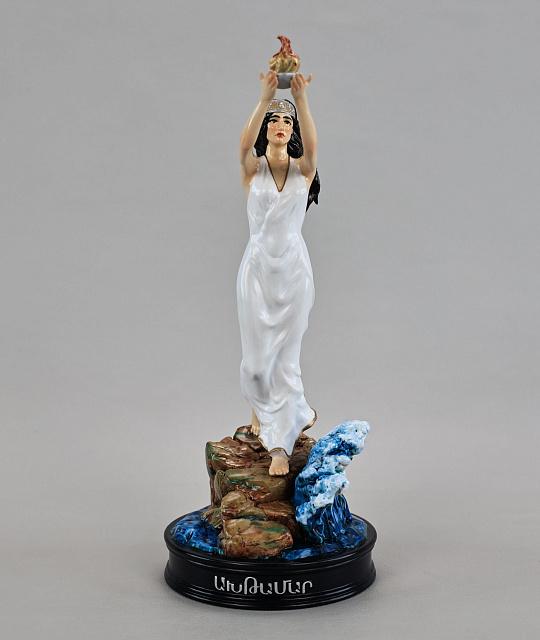 Արձանիկ Ախթամար (ձեռքով նկարազարդված)