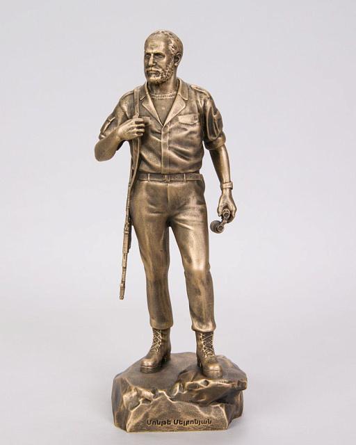 Արձանիկ Մոնտե (Ավո) Մելքոնյան