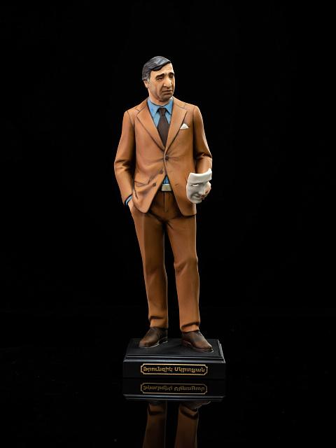  Արձանիկ Ֆրունզիկ (Մհեր) Մկրտչյան (ձեռքով նկարազարդված) 