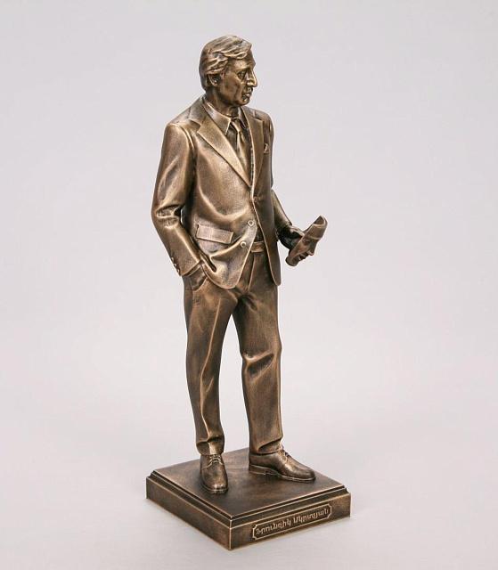  Արձանիկ Ֆրունզիկ (Մհեր) Մկրտչյան 