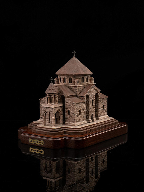 Սուրբ Հռիփսիմե եկեղեցի  (ձեռքով նկարազարդված).