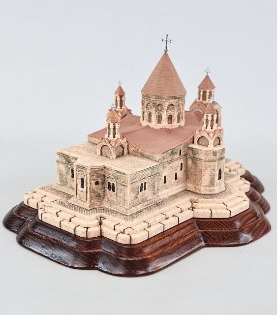 Էջմիածնի մայր տաճար  (ձեռքով նկարազարդված)