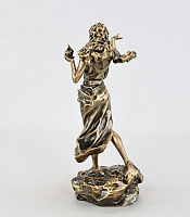 Արձանիկ  Ախթամար գլխաշորով