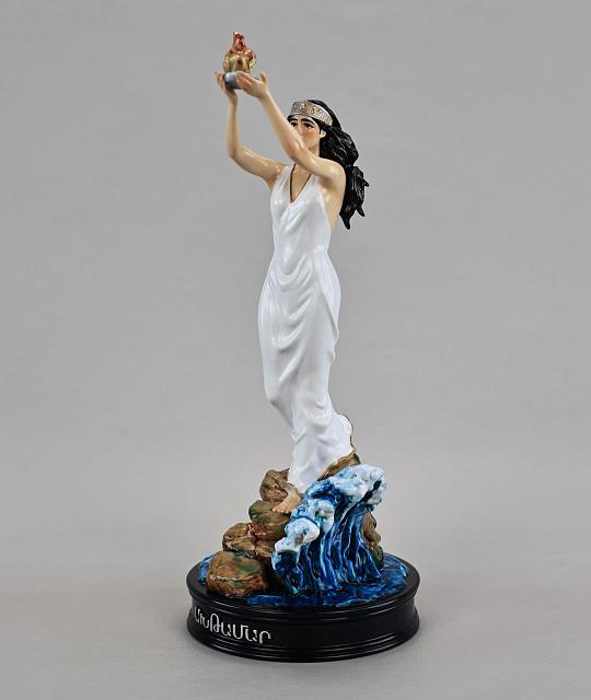 Արձանիկ Ախթամար (ձեռքով նկարազարդված)