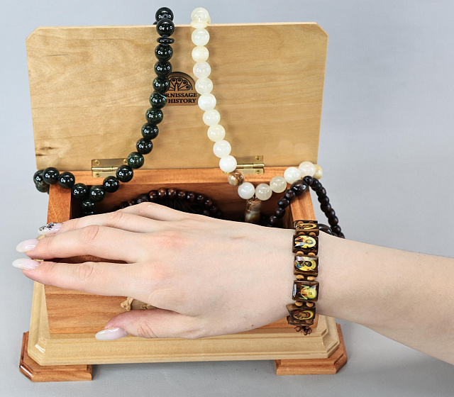 Թևնոց փայտե սրբապատկերներով