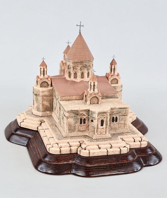 Էջմիածնի մայր տաճար  (ձեռքով նկարազարդված)