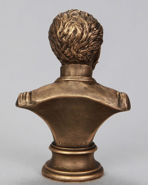 Կիսանդրի Հովհաննես Թումանյան 