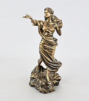 Արձանիկ  Ախթամար գլխաշորով