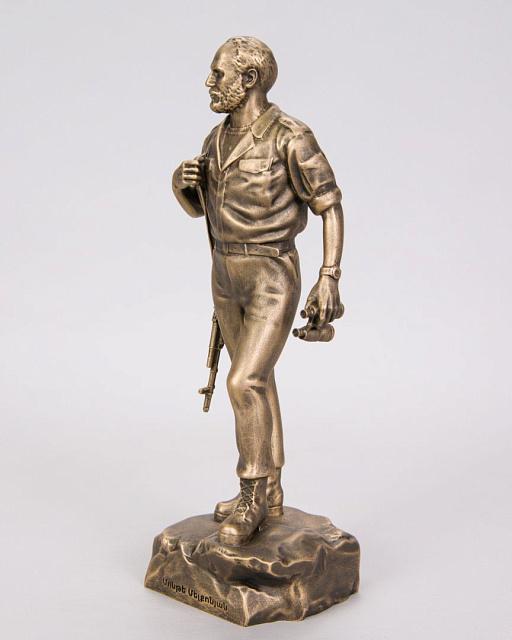 Արձանիկ Մոնտե (Ավո) Մելքոնյան