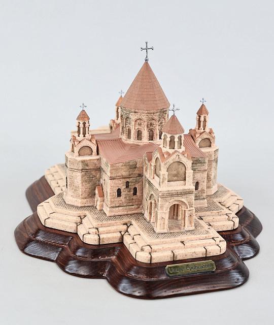 Էջմիածնի մայր տաճար  (ձեռքով նկարազարդված)