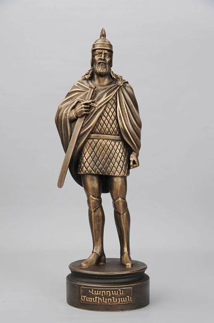 Արձանիկ Վարդան Մամիկոնյան