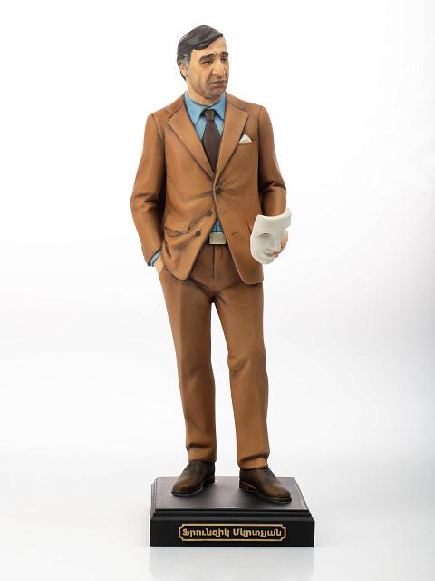  Արձանիկ Ֆրունզիկ (Մհեր) Մկրտչյան (ձեռքով նկարազարդված) 