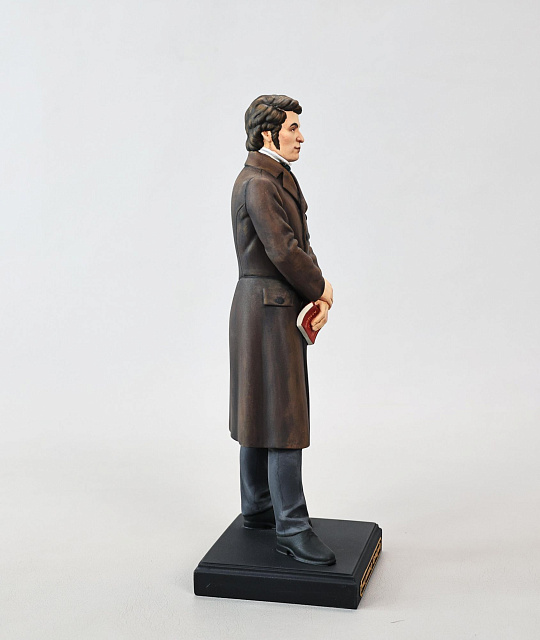 Արձանիկ  Խաչատուր Աբովյան (ձեռքով նկարազարդված)