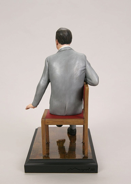 Արձանիկ  Առնո Բաբաջանյան (ձեռքով նկարազարդված)