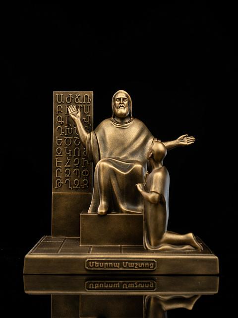 Արձանիկ Մեսրոպ Մաշտոց 