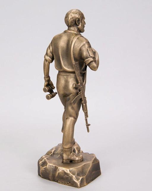 Արձանիկ Մոնտե (Ավո) Մելքոնյան