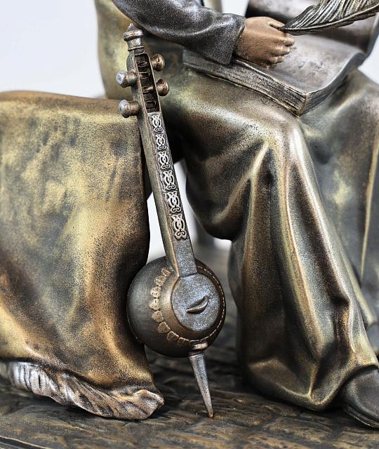 Հուշարձան Սայաթ Նովա (Վերնիսաժի գույն)
