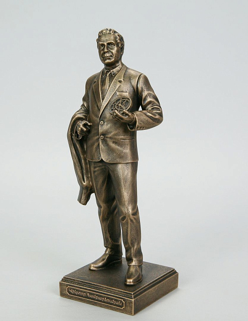 Արձանիկ Վիկտոր Համբարձումյան