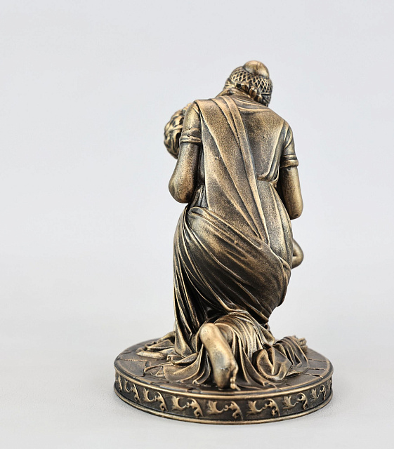 Արձանիկ Մայր և մանուկ