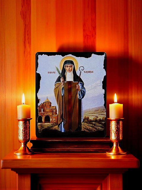 Սրբապատկեր  "Սուրբ Գայանե" փայտի հիմքի վրա